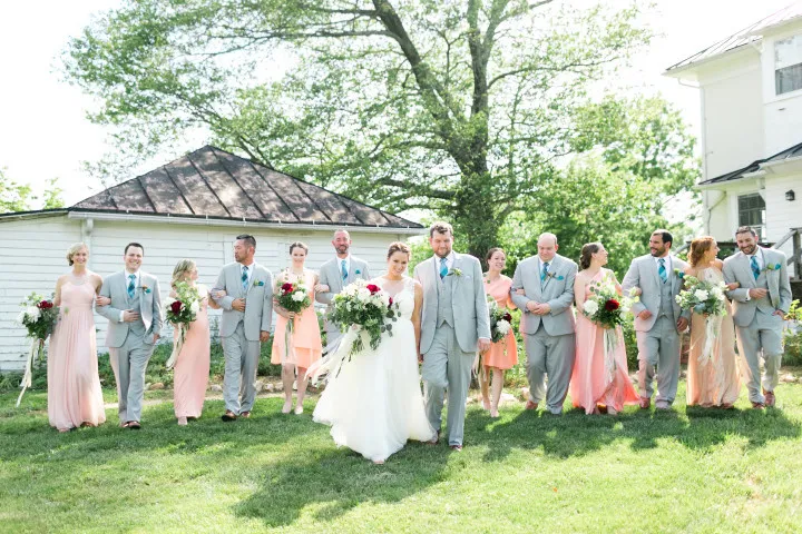 https://cdn0.weddingwire.com/article-gallery-o/00000/3_2/1280/jpg/ww/courtneymikeweddingfaves-43.webp