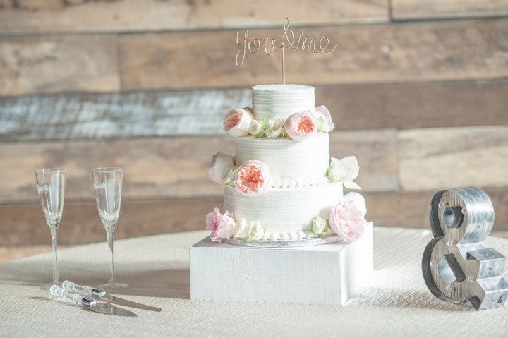 white wedding cake with pink and white flowers