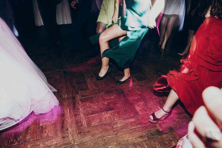 wedding guests dancing