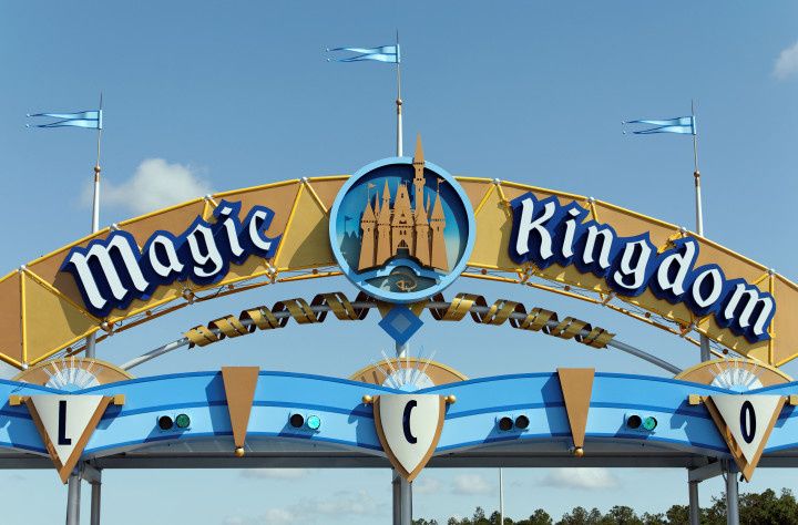 magic kingdom entrance sign