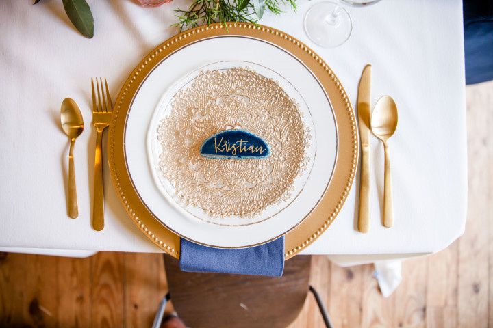 blue and gold bohemian wedding place setting with blue agate place card