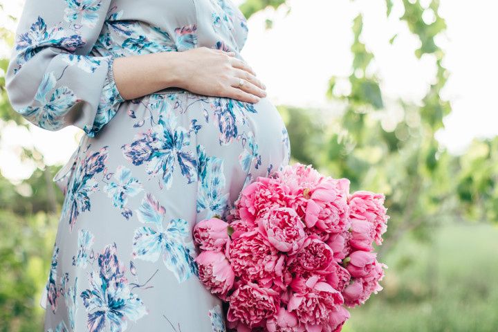 pregnant bridesmaid