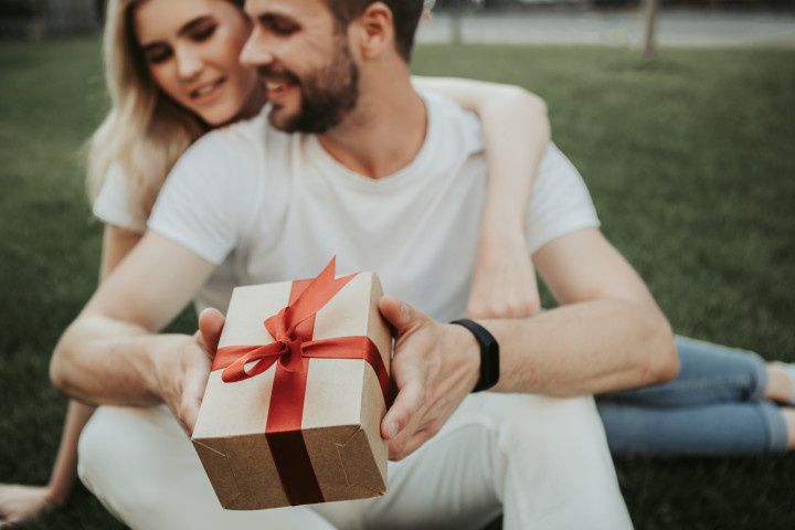 If the bride and groom have a Zelle registry to upload money, would you  upload their gift money that way then give an empty money-free card at the  wedding? - Quora