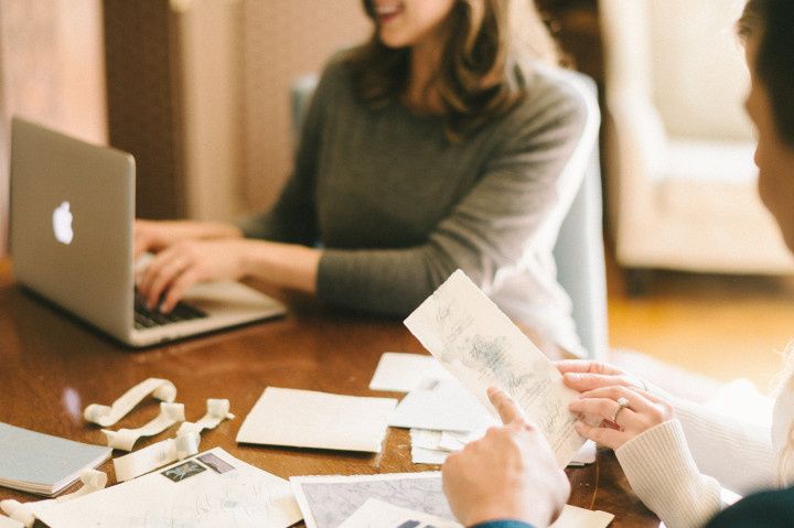 couple choosing wedding invitation