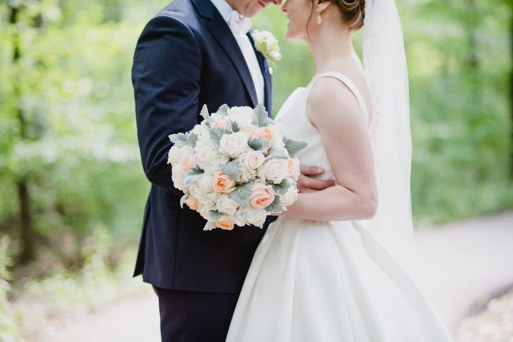 couple with bouquet