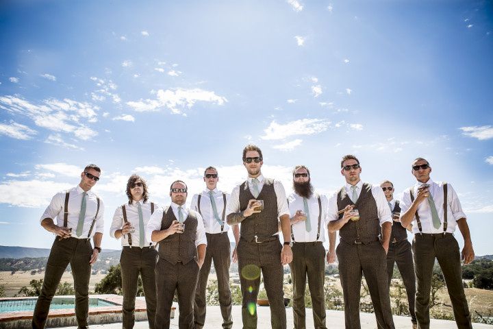 groom and groomsmen holding drinks ballad's photography