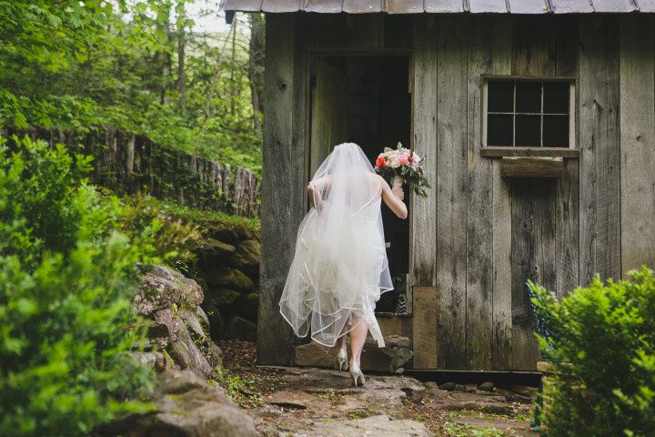 bride running 