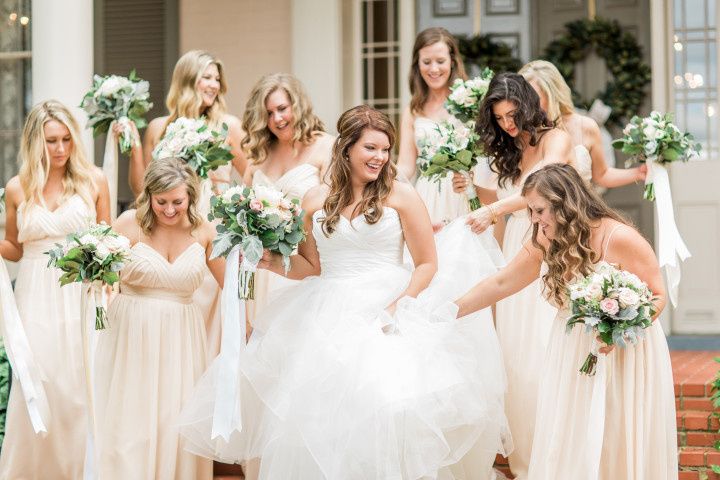 bride and bridesmaids 