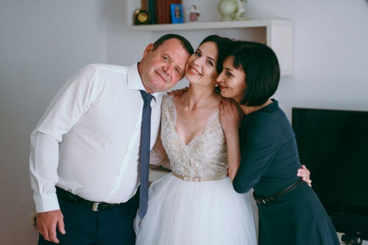 bride with her parents