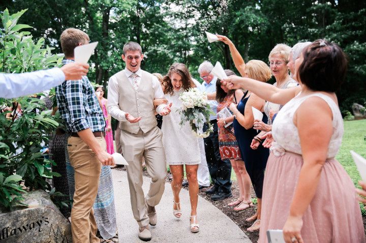 couple recessional send off confetti 