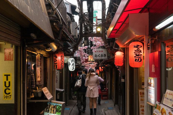 couple in tokyo