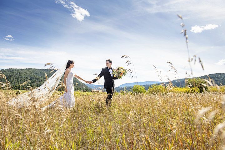 rustic bride and groom in Montana