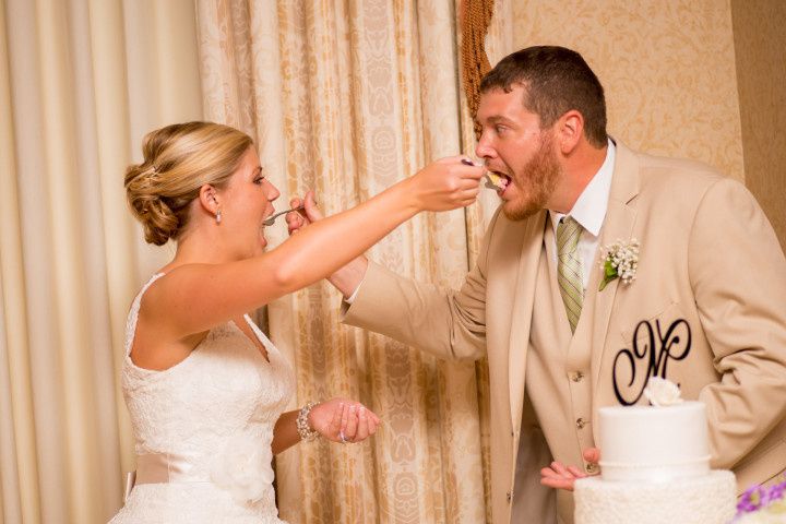 couple feeding cake