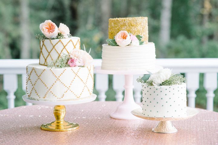 33 Edible Flower Cakes That're Simple But Outstanding : Buttercream +  Pressed Flowers