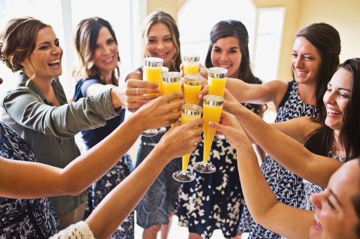 bridesmaids getting ready 