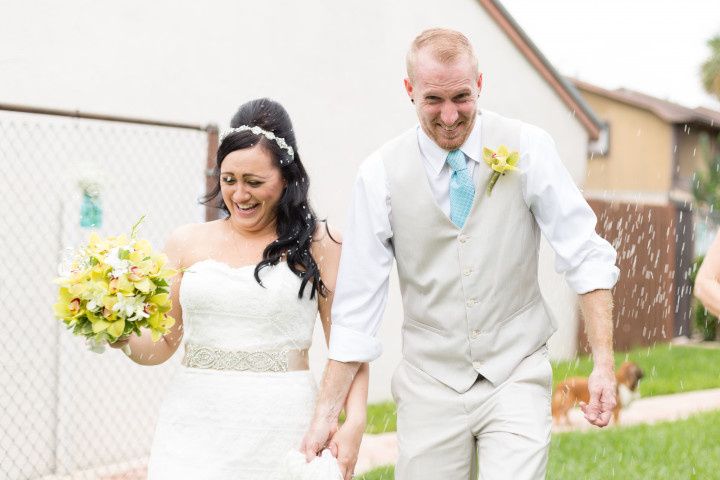 couple send off confetti 