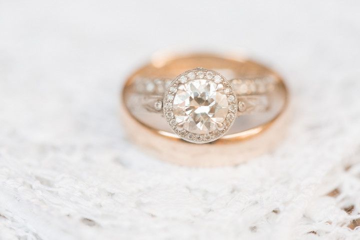 round halo diamond engagement ring