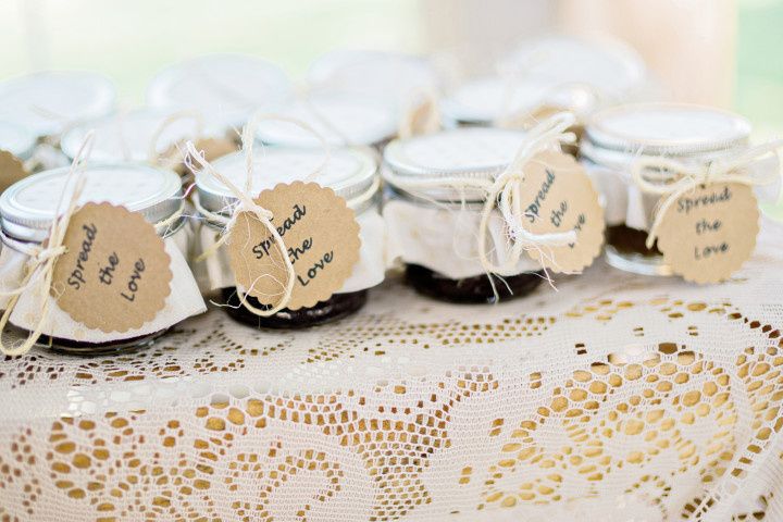 Which Type of Favors Should You Give Out at Your Wedding?