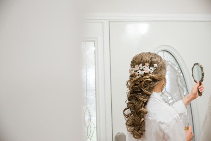 bride hair mirror 