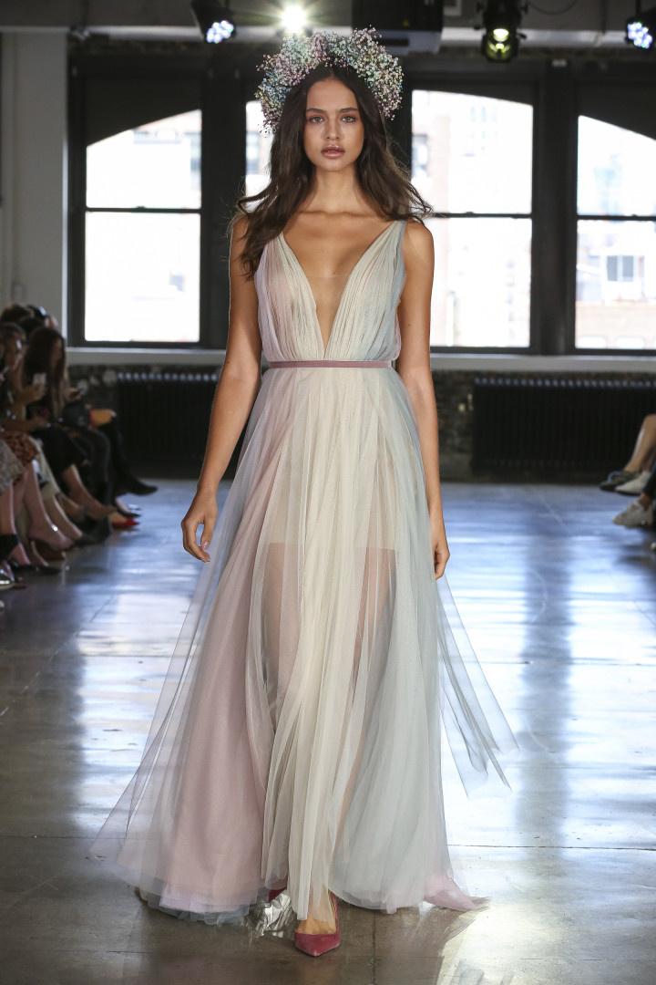 18 Fairytale Wedding Dresses for an Enchanted Whimsical Look