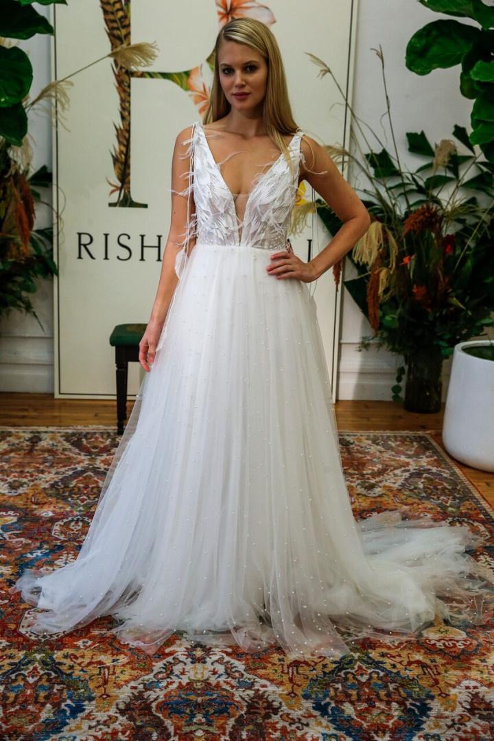 15 V Neck Wedding Dresses For Boho Brides