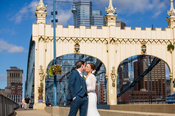 couple kissing pittsburgh