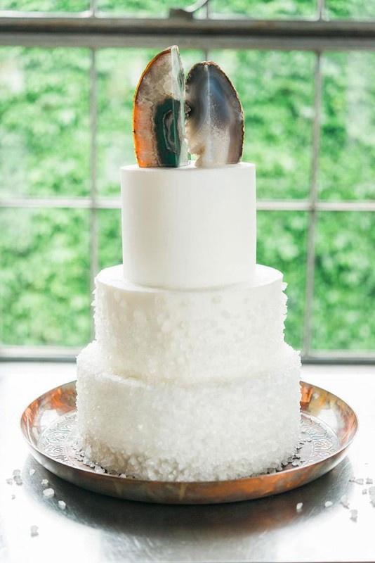 Geode cake with Geode topper - Decorated Cake by Carola - CakesDecor