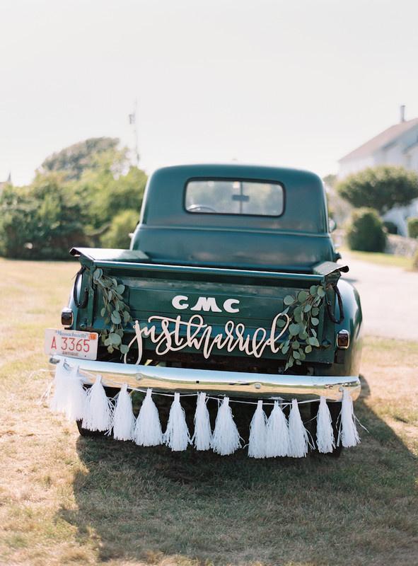 Have Fun! Decorate Your Wedding Car 