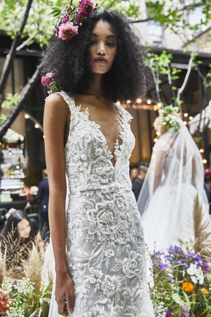 19 Ways to Rock the Pearl Wedding Dress Trend