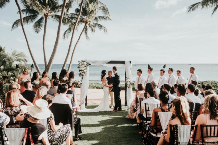 outdoor wedding ceremony in hawaii overlooking the ocean