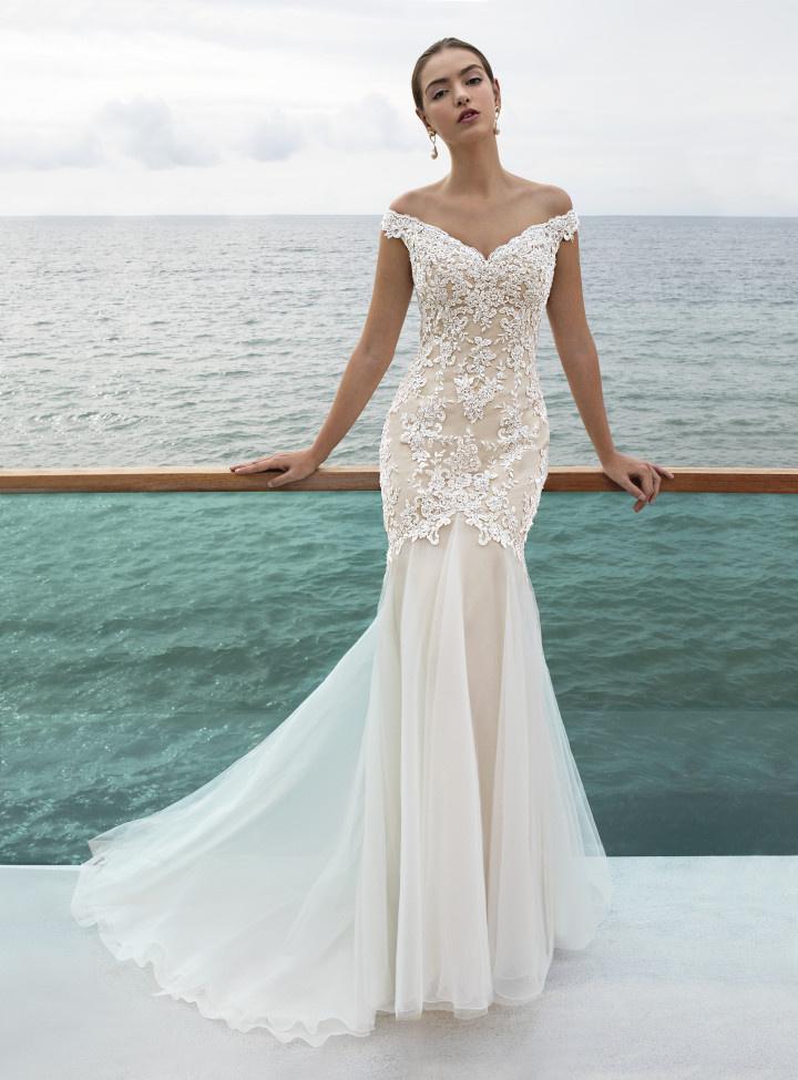 20 Beach Wedding Dresses for Easy Breezy Style