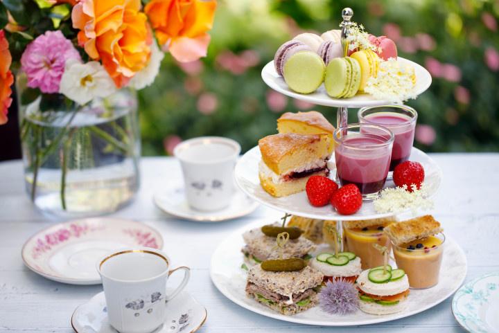 BRIDE CHIC: TEA TIME