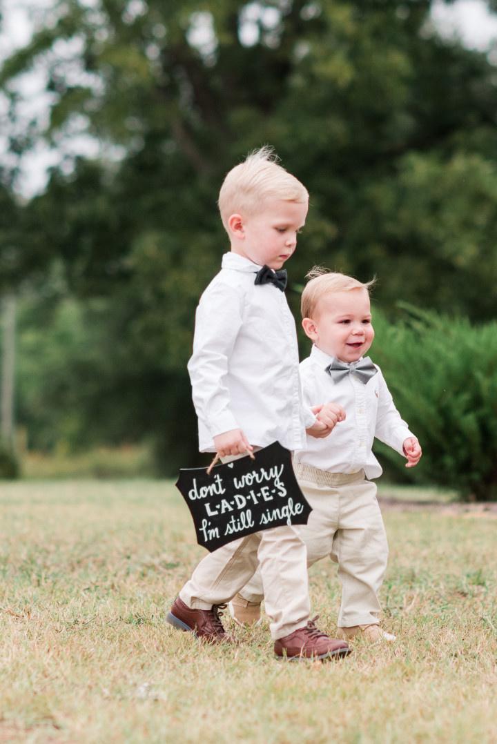 15 Funny Wedding Signs That Will Make Your Guests LOL