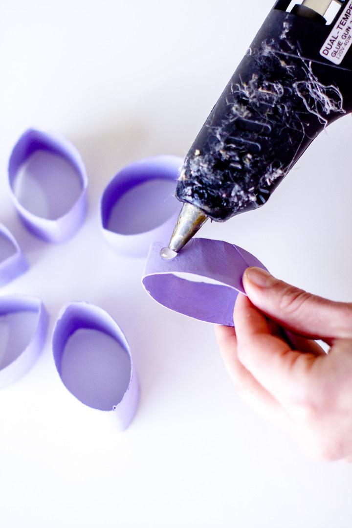 photo backdrop cardboard tube flowers diy