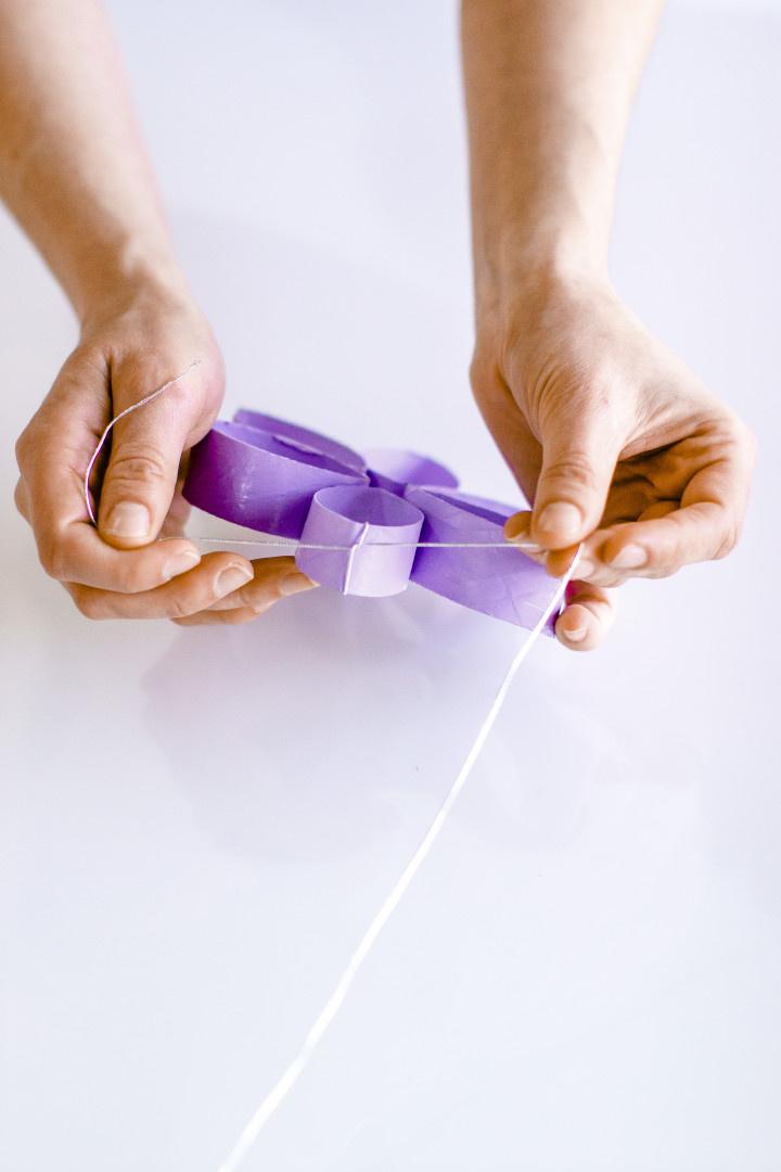 diy cardboard tube paper flowers photo backdrop