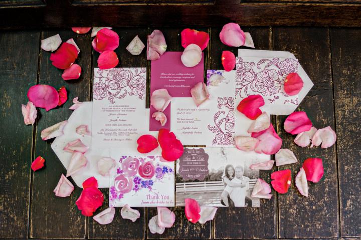 Invitations with flower petals 