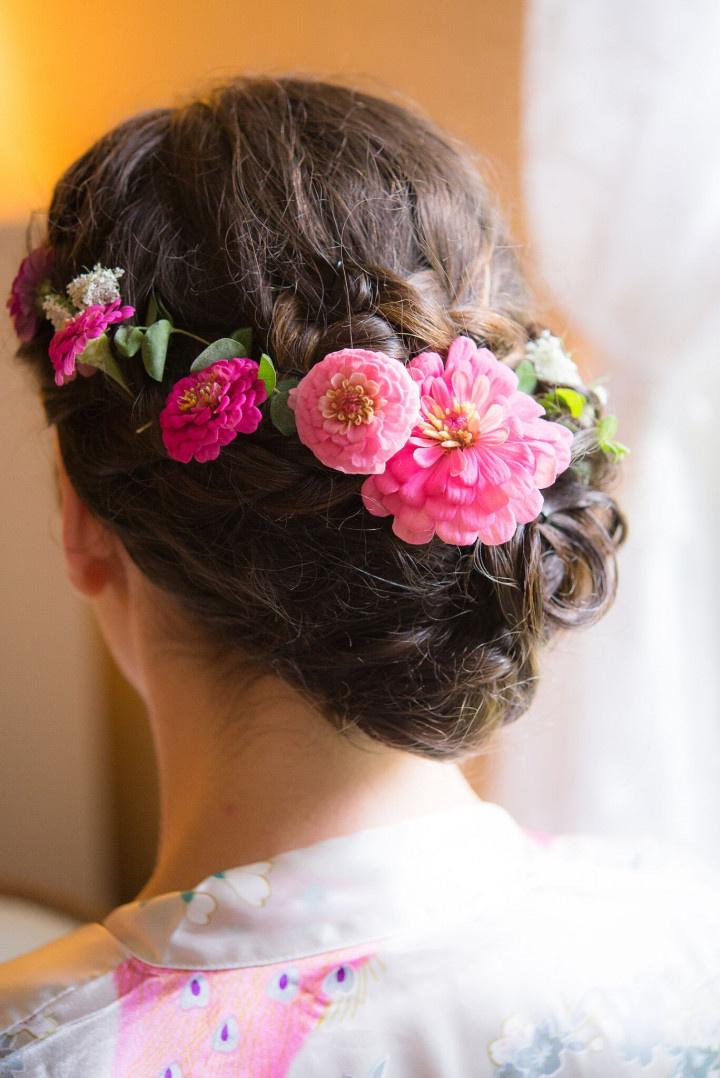 File:Hairstyle - bun with white flowers.jpg - Wikimedia Commons