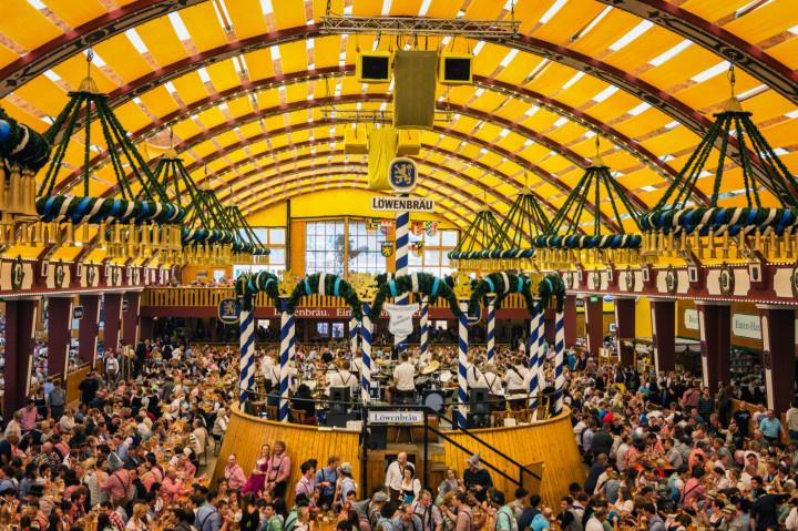 The 8 Best Oktoberfest Bachelorette Party Destinations