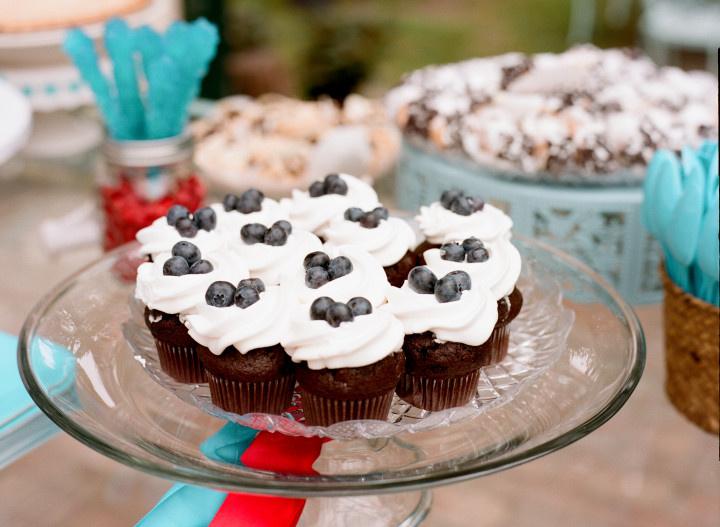 chocolate wedding cupcakes with fresh berries 