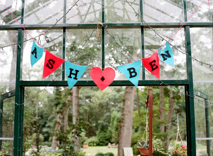 red and blue wedding decor 