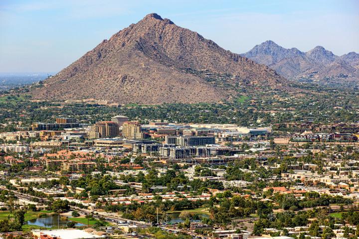 scottsdale arizona scenery with mountain backdrop