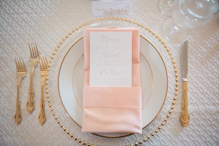 wedding place setting with peach napkin 
