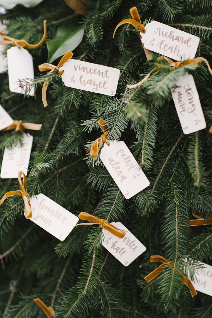 22 Christmas Wedding Ideas That Are Full of Holiday Cheer