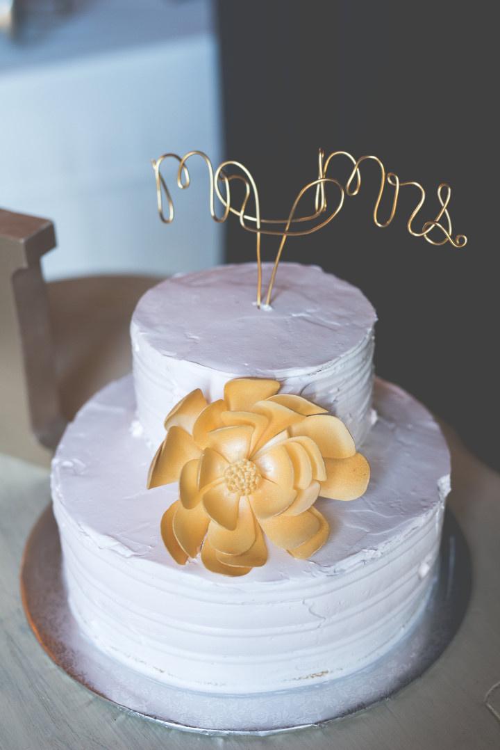 The 11 Types of Wedding Cake Toppers You Need to Know