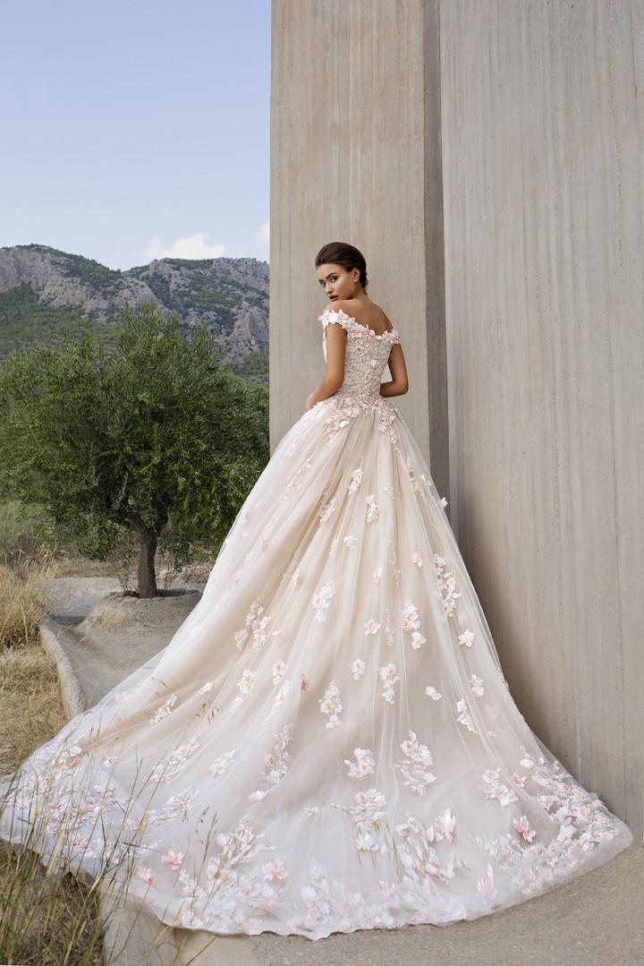 5 Elegant Wedding Dresses That Make a Fierce Statement