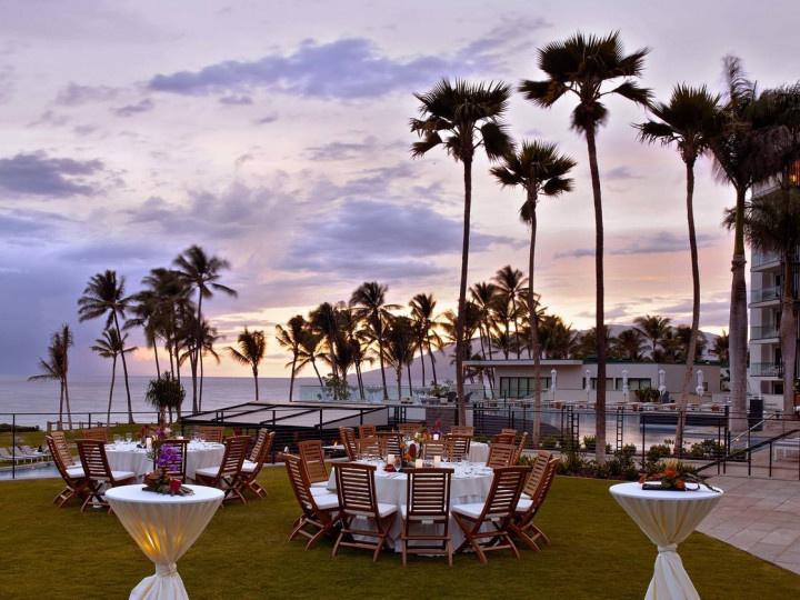 12 Hawaii Wedding Venues for Every Type of Couple