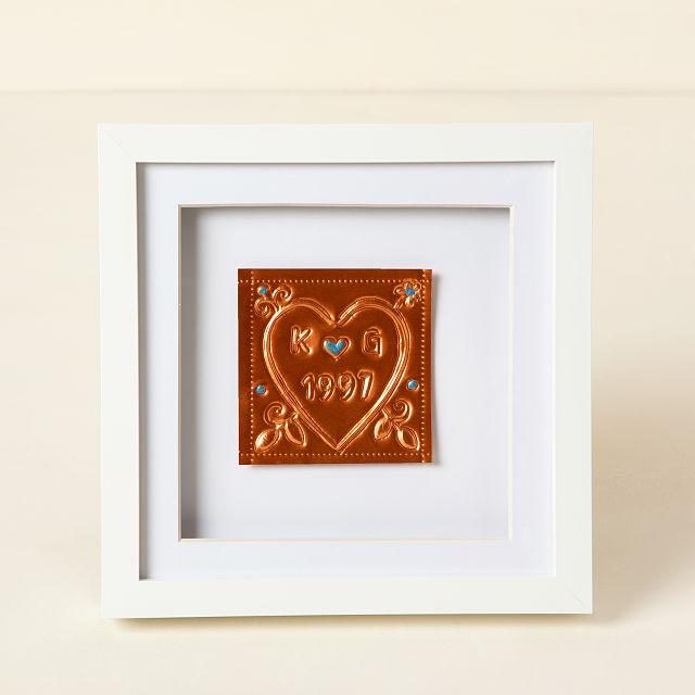 https://cdn0.weddingwire.com/article/0231/original/1280/jpg/21320-19-uncommon-goods-claire-and-jon-embossed-anniversary-art.jpeg