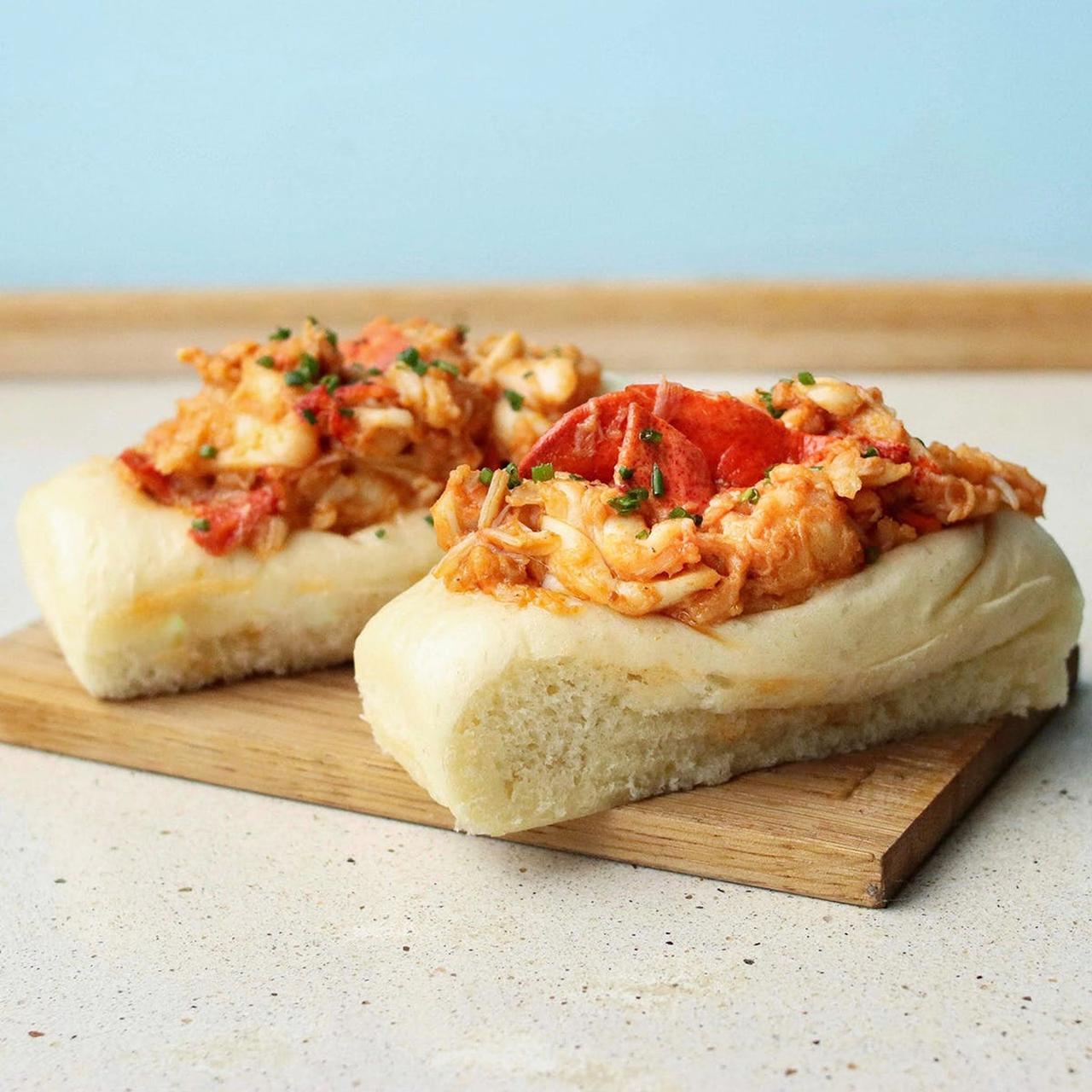 goldbelly eventide oyster co. lobster roll kit for food engagement gifts