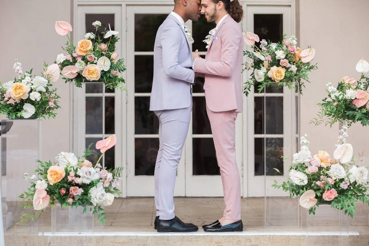 light pink - the color to wear to an end of summer wedding