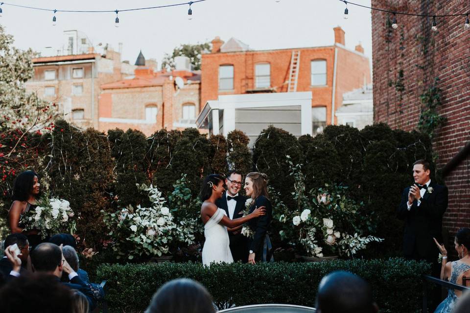 outdoor courtyard wedding ceremony